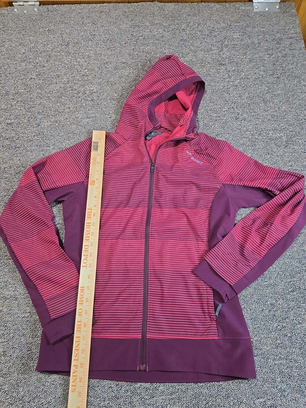 Brooks Women's Running Hooded Windbreaker Small Purple